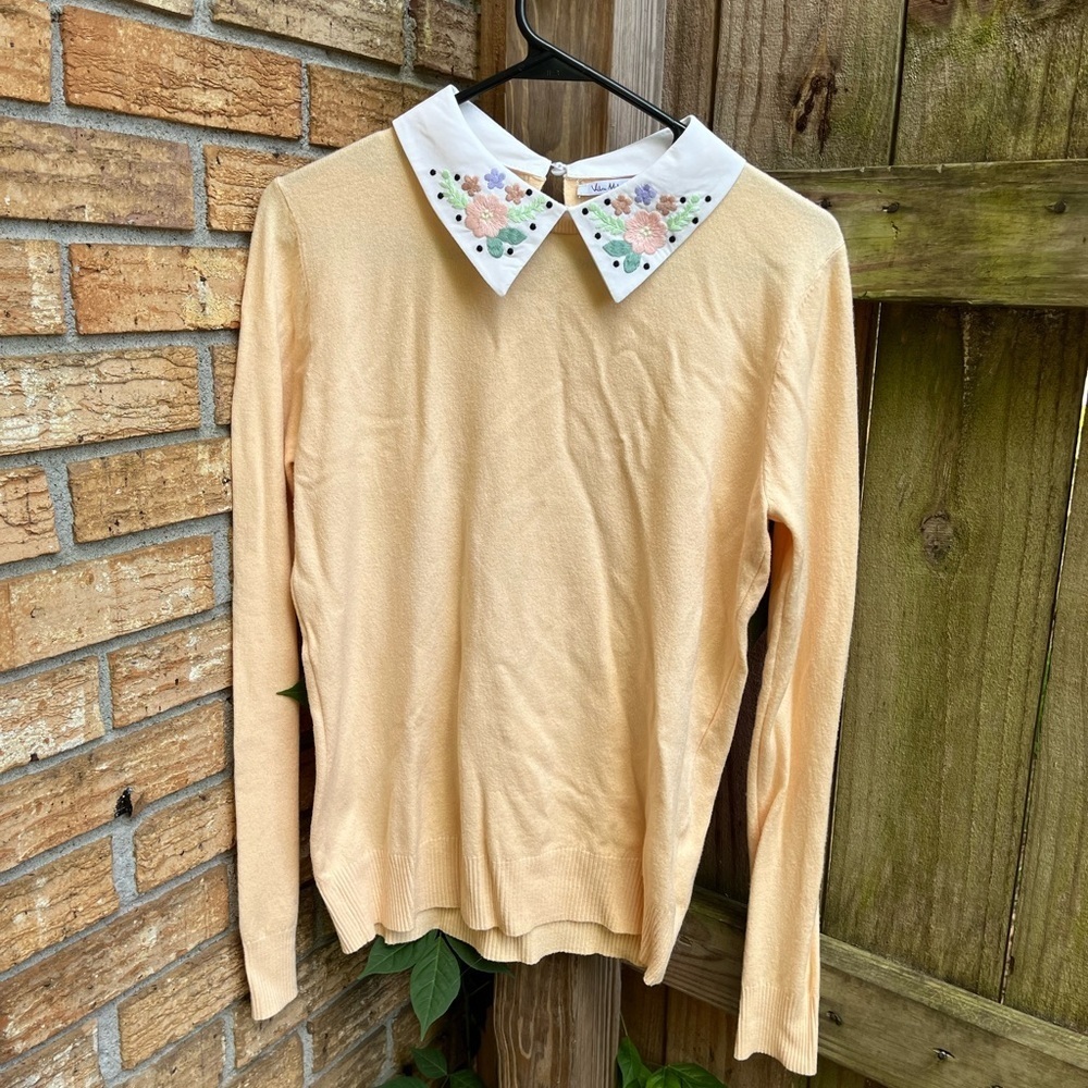 VILA Cream Crew Neck Sweater with Vintage Floral Accent